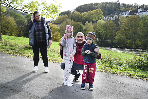 DEU, Deutschland, Nachrodt: Nur langsam kommt der Herbst in diesem Jahr wie...