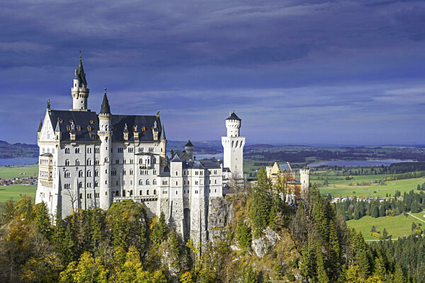 Schloss Neuschwanstein von der Marienbrücke aus gesehen, Herbst, 19...