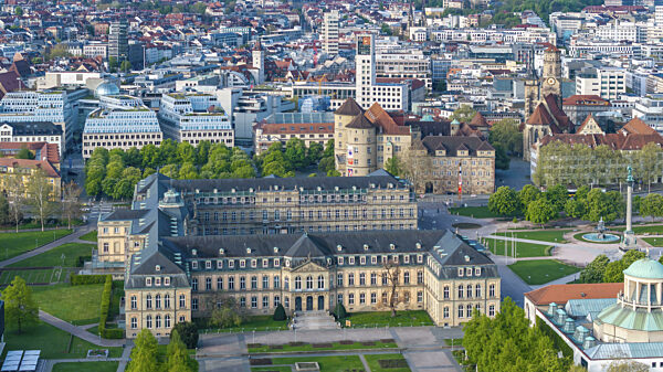 Stadtansicht von Stuttgart. Luftaufnahme. Innenstadt auf den Schlossplatz...