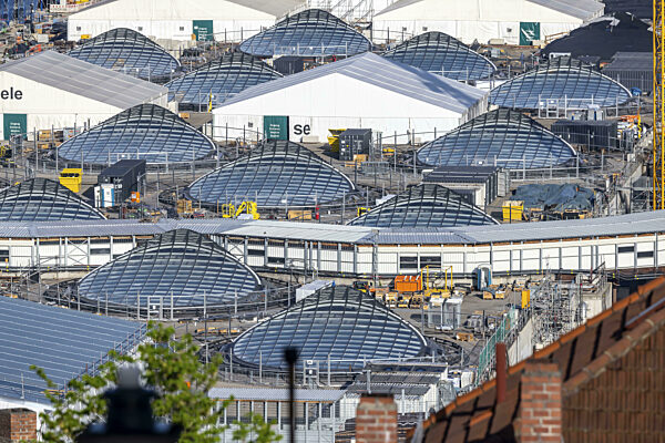 Hauptbahnhof Stuttgart mit Bonatzbau. Baustelle Stuttgart 21...