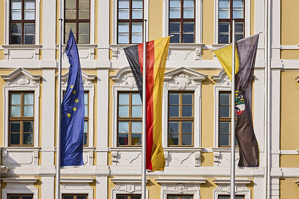 Landtag, Fahnenmasten, Flaggen, Europaflagge, Deutschlandflagge...