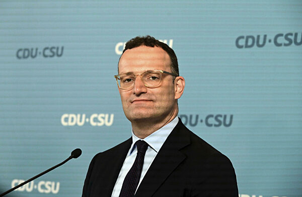 Der Vorsitzende der CDU/CSU-Fraktion, Jens Spahn (CDU)...