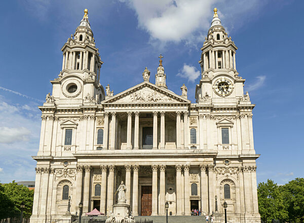 Westfassade der St. Paul's Kathedrale, City of London, London, England...