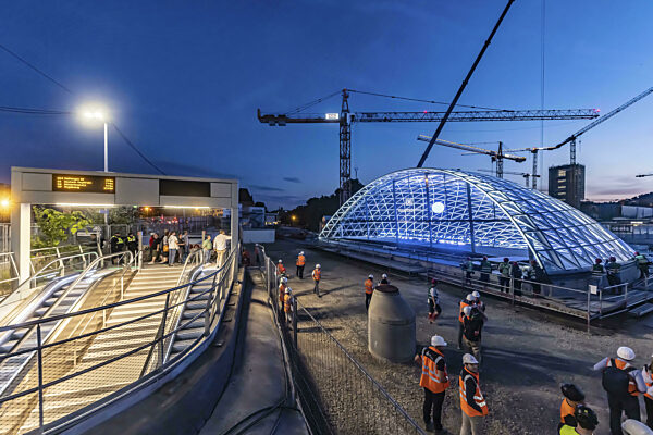 Erstes Eingangsportal am neuen Hauptbahnhof Stuttgart fertig...