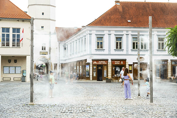 Wassernebelanlage im Stadtzentrum von Trencin...