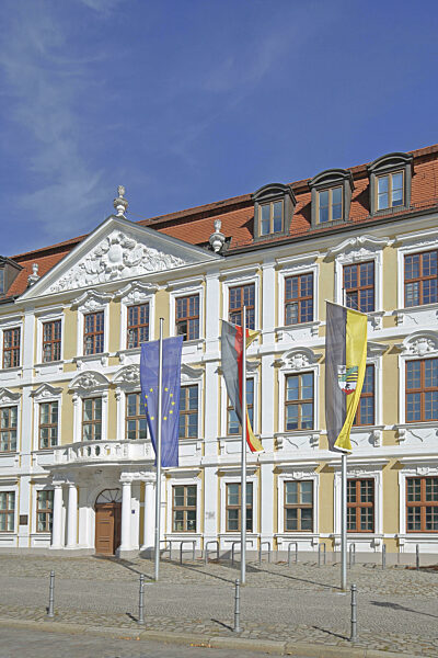 Barocke Winnebergsches Palais erbaut 1728 und sachsen-anhaltischer Landtag...