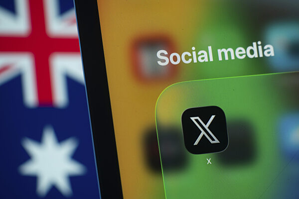 Dhaka, Bangladesch  01. Dezember 2025: Auf einem Smartphone Bildschirm wird...