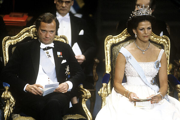 Kungen och Drottning Silvia Nobelprisutdelningen 1982 Carl XVI...