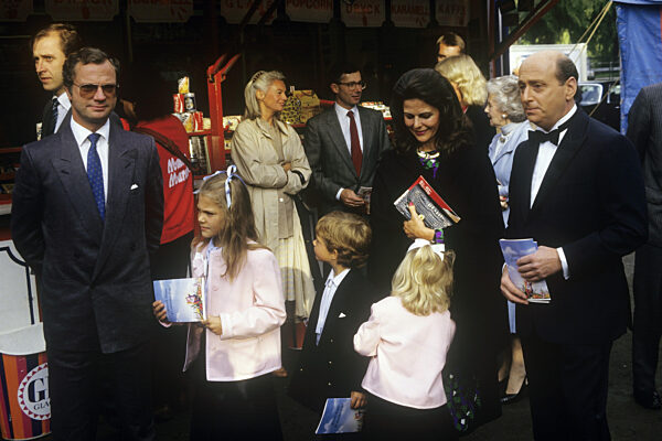 Kronprinsessan Victoria och kungafamiljen med Francois Bronett vid ett besök...