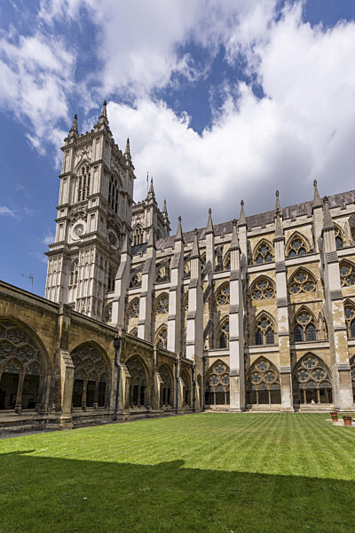 London, Großbritannien 19. Mai 2025: Blick vom Kreuzgang der Westminster...