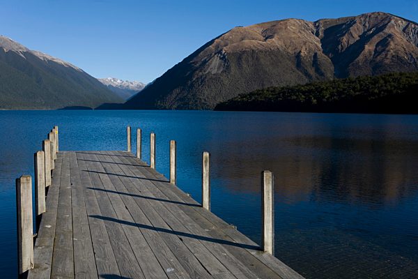 Einsamer Holzsteg, Nelson Lakes, Südinsel, Neuseeland, Ozeanien
