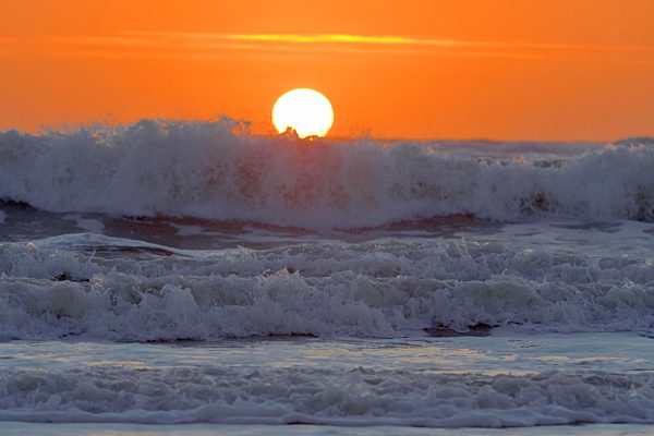 Sonnenuntergang über Wellelsaum, Nordsee, Texel, Nordholland, Niederlande, Europa