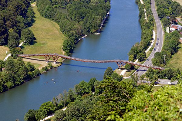 Main-Donau-Kanal mit der Spannband Holzbrücke Tatzelwurm bei Essing, Bayern, Deutschland, Europa