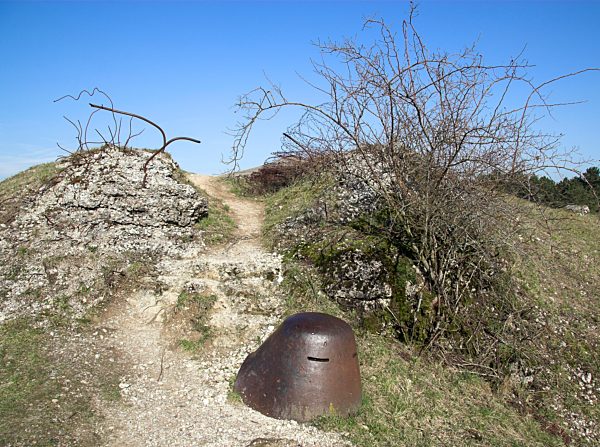 Zerbombte Schützenstellung auf dem Schlachtfeld von Verdun, Lothringen, Frankreich, Europa
