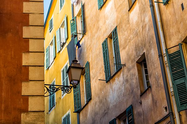 Straßenlaterne, Hauswände, Altstadt von Nizza, Département Alpes-Maritimes, Provence-Alpes-Côte d'Azur, Frankreich, Europa