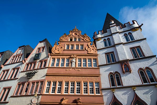 Alte Häuser am Hauptmarkt, mittelalterliche Altstadt, UNESCO-Weltkulturerbes, Trier, Rheinland-Pfalz, Deutschland, Europa