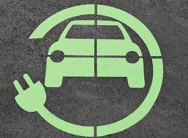 Elektro-Auto-Tankstelle, Symbol am Boden, Bayern, Deutschland, Europa