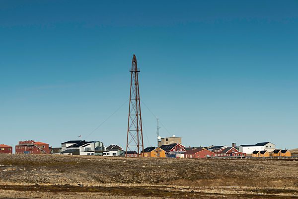 Alter Luftschiffmast zum Ankern für das Luftschiff Norge von Umberto Nobile, Nordpol-Expedition von Roald Amundsen, Ny-Ålesund, Insel Spitzbergen, Inselgruppe Spitzbergen, Svalbard und Jan Mayen, Norwegen, Europa