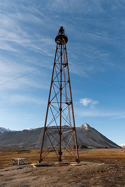 Alter Luftschiffmast zum Ankern für das Luftschiff Norge von Umberto Nobile, Nordpol-Expedition von Roald Amundsen, Ny-Ålesund, Insel Spitzbergen, Inselgruppe Spitzbergen, Svalbard und Jan Mayen, Norwegen, Europa