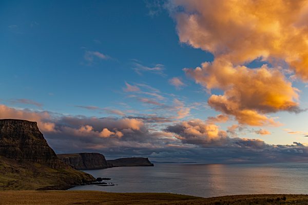 Westküste Isle of Sky mit Nordsee bei Sonnenuntergang, Neist Point, Dunvegan, Isle of Sky, Schottland, Großbritannien, Europa