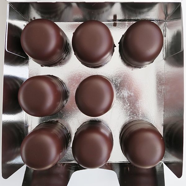 Schaumküsse, Mohrenköpfe in silberner Verpackung, Deutschland, Europa