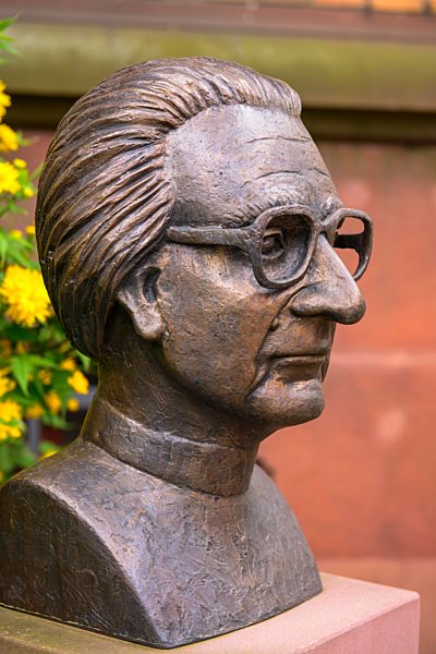 Büste von Konrad Zuse, 1910-1995, deutscher Bauingenieur, Erfinder und Unternehmer, Erfinder des ersten Computers, Hünfeld, Hessen, Deutschland, Europa