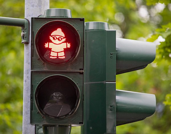 Rotes Mainzelmännchen-Ampel, Halt, Mainz, Rheinland-Pfalz, Deutschland, Europa