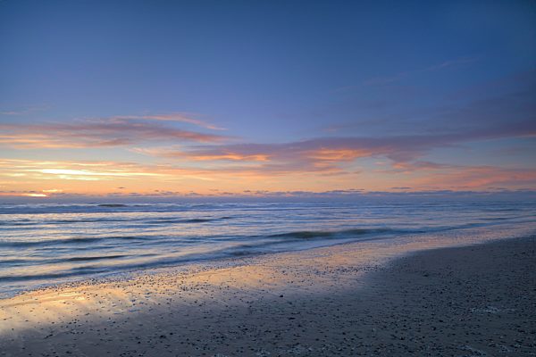 Abendrot am Strand der Nordsee, Texel, Nordholland, Niederlande, Europa