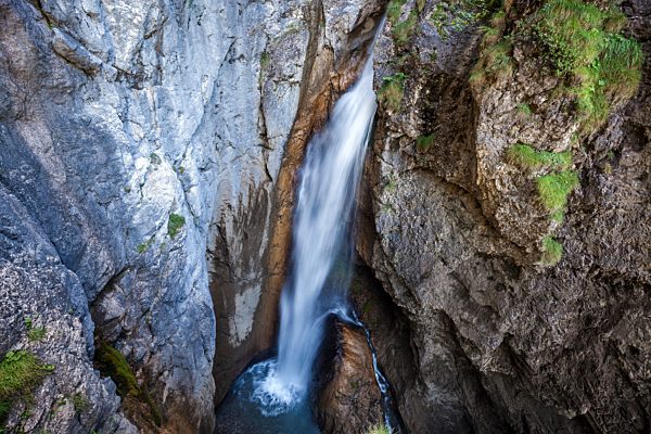 Wasserfall im Hölltobel, bei Gerstruben, Dietersbachtal, Oberstdorf, Oberallgäu, Allgäu, Bayern, Deutschland, Europa