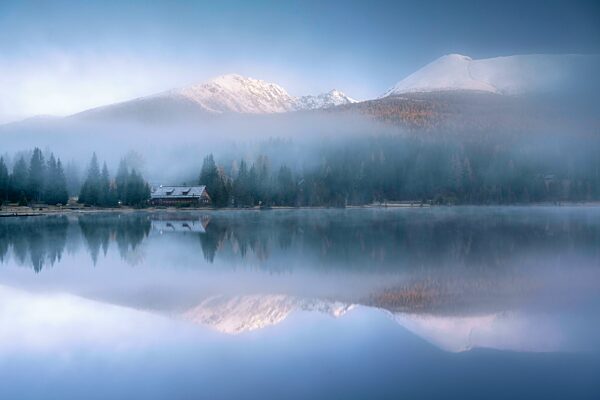 Prebersee im Herbst, Nebelstimmung mit Spiegelung, Lungau, Land Salzburg, Salzburg, Österreich, Europa