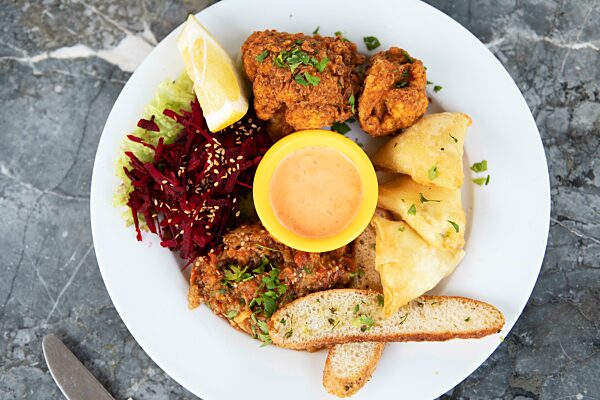 Traditionelle Fes-Platte, Clock Café, Fes, Marokko, Afrika