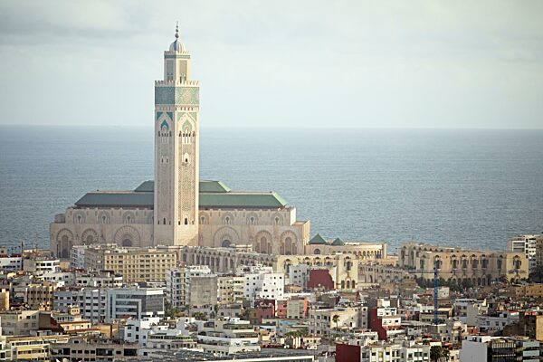 Stadtansicht mit Hassan-II-Moschee, Casablanca, Marokko, Afrika
