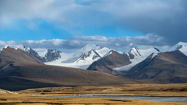 Vergletscherte und verschneite Gipfel, Sary-Tor Gletscher, Ak Shyrak Gebirge, bei der Kumtor Goldmine, Tian Shan, Kirgistan, Asien