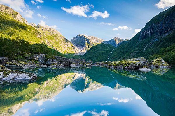 Gletschersee Bondhusvatnet, Bondhusdalen, Bondhusbreen, Folgefonna Nationalpark, Maurangerfjord, Hardangerfjord, Region Hardanger, Norwegen, Europa