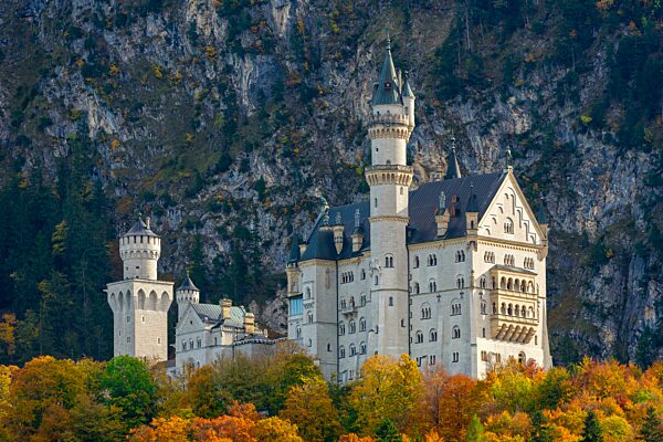 Schloss Neuschwanstein im Herbst, Schwangau, Ostallgäu, Allgäu, Schwaben, Oberbayern, Bayern, Deutschland, Europa