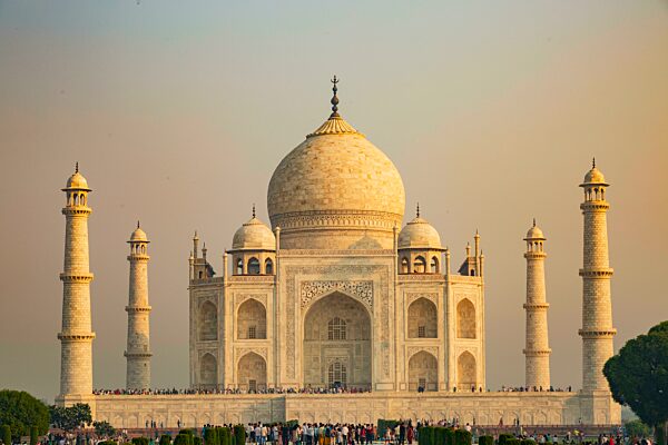 Das berühmte Taj Mahal Gebäude in Agra, Indien, Asien