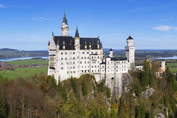 Architektonisches Detail von Schloss Neuschwanstein mit bayrischer...