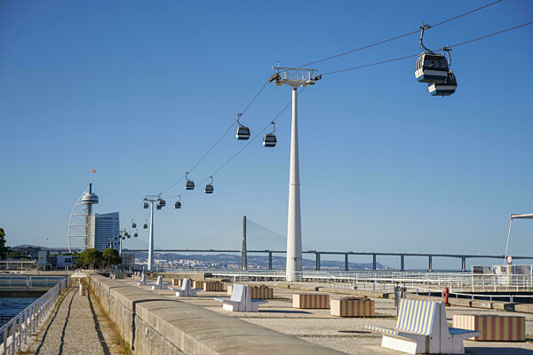 Seilbahn Telecabine in Lissabon im Nationenpark Parque des Nacoes mit Vasco...