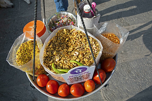Traditionelle indische Snacks, Udaipur, Rajasthan, Indien