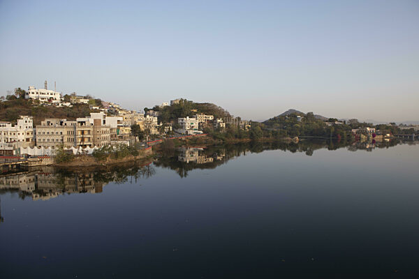Swaroop Sagar See im Morgenlicht, Udaipur, Rajasthan, Indien