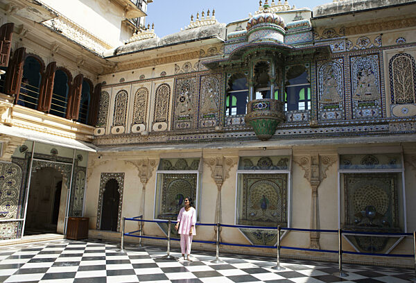 Innenhof im City Palace Museum, Stadtpalast von Udaipur, Rajasthan, Indien