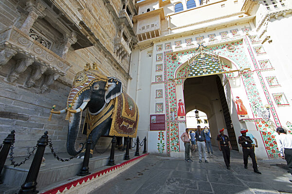Elefant Skulptur im Stadtpalast oder City Palace, Udaipur, Rajasthan, Indien