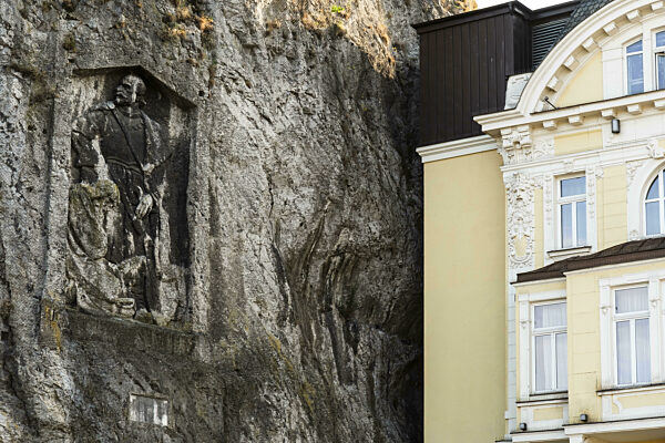 Hotel Elizabeth mit Relief von Jan Jiskra am Berg der Burg in Trencin...