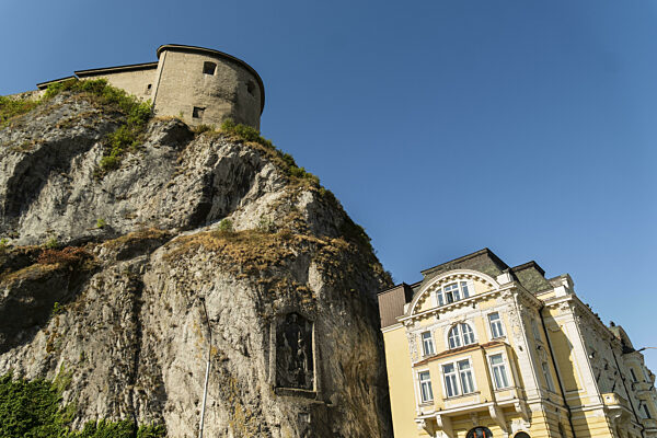 Hotel Elizabeth mit Relief von Jan Jiskra am Berg der Burg in Trencin...