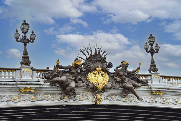 Die Brücke Pont Alexandre III über den Fluss Seine in Paris, Frankreich