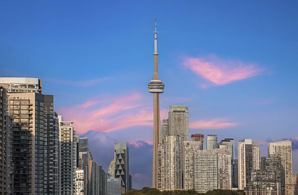 Malerische Skyline des Finanzviertels von Toronto in der Innenstadt