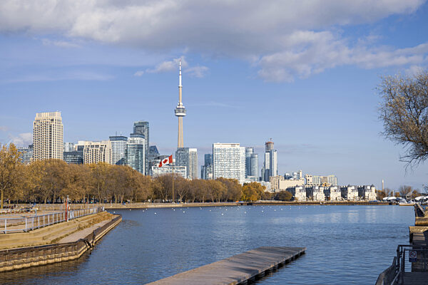 Malerische Skyline des Finanzviertels von Toronto und moderne Architektur...