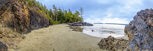 Atemberaubendes Panorama von Mackenzie Beach in Tofino, Vancouver Island...