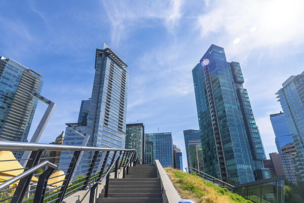 Moderne Wolkenkratzer dominieren die Skyline von Vancouver...