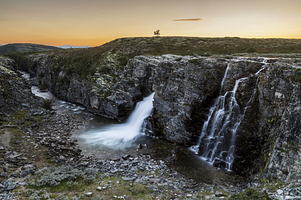 Wasserfall Storulfossen im Rondane Nationalpark, Norwegen